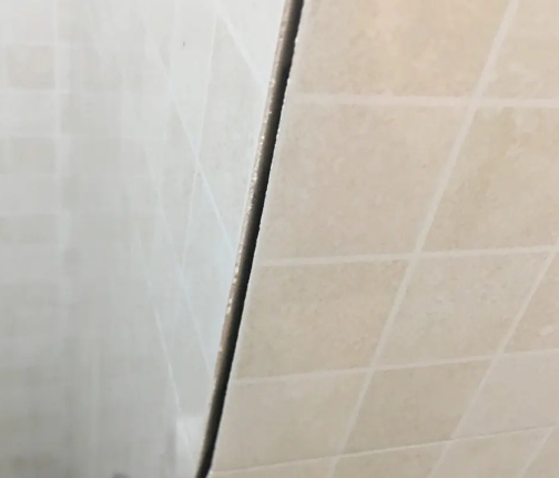 青白江瓷砖空鼓维修公司分享阳台瓷砖脱落的修复过程可以分为以下几个步骤