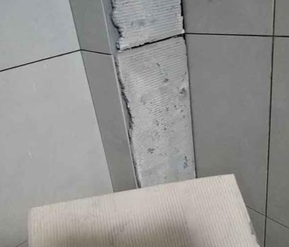 青白江瓷砖空鼓维修公司分享下厨房瓷砖脱落的补救措施。